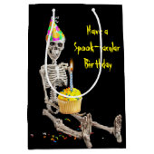 Halloween Skeleton met 'Birthday Cake' Medium Cadeauzakje (Voorkant)