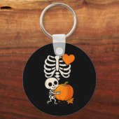 Halloween Skeleton Pregnancy Announcement Soky Mom Sleutelhanger (Voorkant)