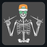 Halloween Skeleton Rock Hand Palling Drums Vierkante Sticker<br><div class="desc">Halloween Skeleton Rock Hand Drummer die Drums Graphic Design Gift Square Sticker Classic Collectie speelt.</div>