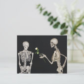Halloween Skeleton Romance Briefkaart (Staand voorkant)