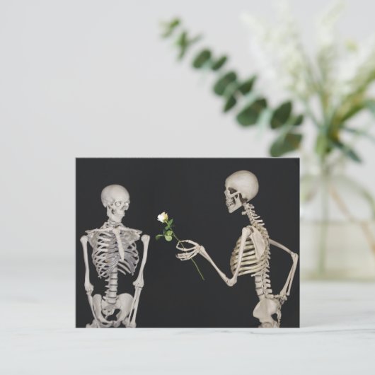 Halloween Skeleton Romance Briefkaart (Staand voorkant)