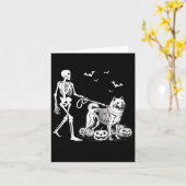 Halloween Skeleton Walking Samoyed Dog Kaart (Gele Bloem)