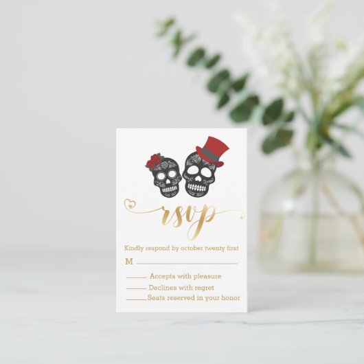 Halloween Skeletons Gold Script RSVP Wedding Informatiekaartje (Staand voorkant)