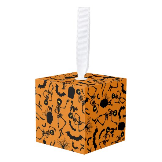 Halloween Skeletons Macabre Dance Decoratie (Voorkant hoekig)