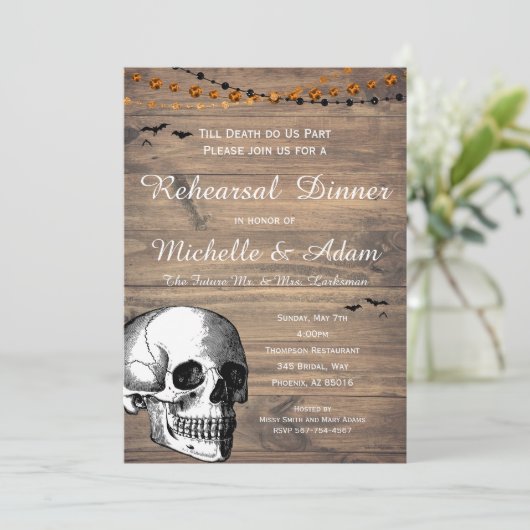 Halloween Skull Rustic Wedding Rehearsal Dinner Kaart (Staand voorkant)