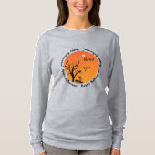 Halloween Sky, zwarte vogels in Tree Silhouette T-shirt (Voorkant)