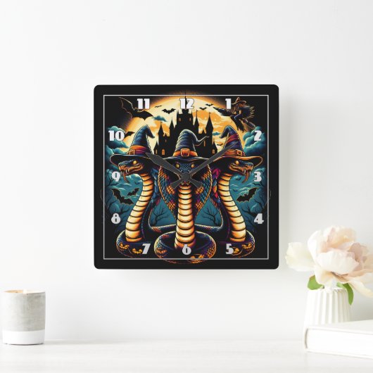 Halloween slangen in spookachtige kleding bij sche vierkante klok (Huis)