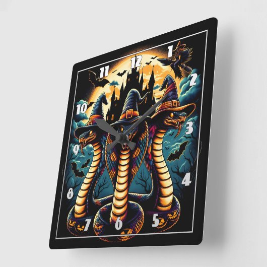 Halloween slangen in spookachtige kleding bij sche vierkante klok (Hoek)