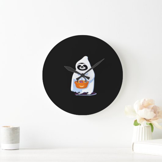 Halloween sloth dressed as ghost going trick or tr grote klok (Huis)