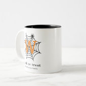 Halloween Spin Web Trick or treat Monogram Tweekleurige Koffiemok (Voorkant links)