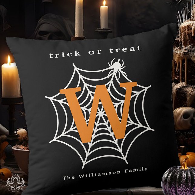 Halloween Spinnenweb Trick or Treat Monogram Kussen (Creator heeft geüpload)