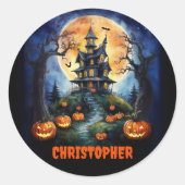 Halloween spookhuis met pompoennaam ronde sticker (Voorkant)