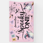 Halloween Spooky Een Schattige Spook 1e Verjaardag Spandoek (Verticaal)