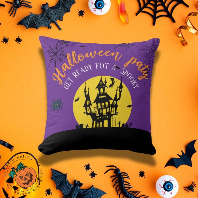 Halloween Spooky Fortress Pillow | Kussen (Creator heeft geüpload)