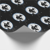 Halloween Spooky Witch Vliegen Over Een Volle Maan Cadeaupapier (Hoek)