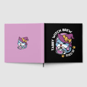 Halloween Tabby Cat – Witch Hat & Potion Art Gastenboek (Volledig)