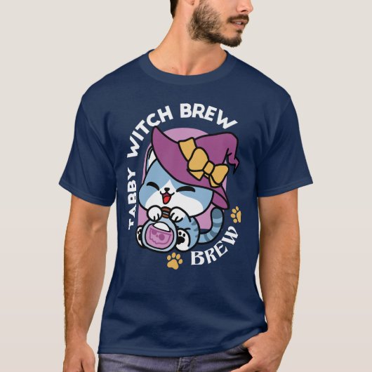Halloween Tabby Cat – Witch Hat & Potion Art T-shirt (Voorkant)