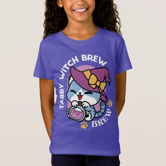 Halloween Tabby Cat – Witch Hat & Potion Art T-shirt (Voorkant)