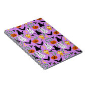 Halloween Theme Collage Toss Pattern Paars Notitieboek (Rechterzijde)