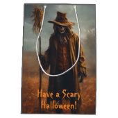Halloween Theme - Scary Looking Scarecrow Medium Cadeauzakje (Achterkant)