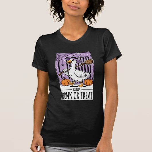 Halloween Toeter of Behandel Heks Gans T-shirt (Voorkant)