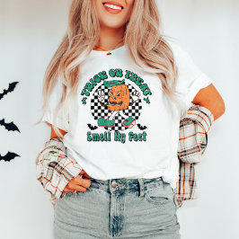 Halloween Trick or treat Ruik mijn voeten T-shirt