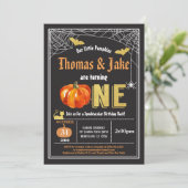 Halloween tweeling baby eerste verjaardagsfeest kaart (Staand voorkant)