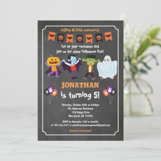 Halloween verjaardagsuitnodiging voor kinderskrijt kaart (Staand voorkant)