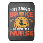 Halloween Verpleegster Gebroken Bezem Heks Grafisc Badmat (Voorkant Verticaal)