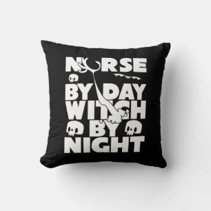 Halloween verpleegster per dag heks by Night Kussen