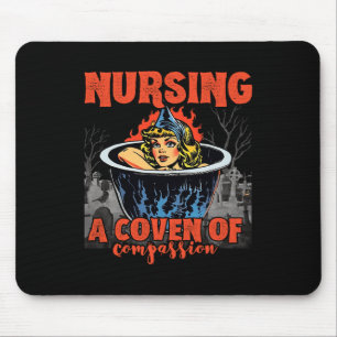 Halloween Verpleegster - Verpleegkundige Een Coven Muismat