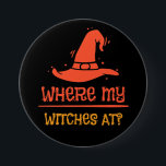 Halloween waar mijn heksen op Button van 3 inch ro<br><div class="desc">Grappig .Halloween grafisch t-shirt met trendy heksen citaat.</div>