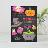 Halloween Witch Cauldron Birthday Uitnodiging (Staand voorkant)