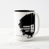 Halloween Witch Coffee Broomstick Parking Funny Tweekleurige Koffiemok (Voorkant rechts)