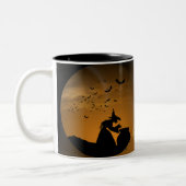 Halloween Witch en Cauldron met katten Tweekleurige Koffiemok (Links)