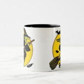 Halloween Witch op broomstick Tweekleurige Koffiemok (Center)