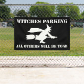Halloween Witches Parking Humor Spandoek (Insitu)