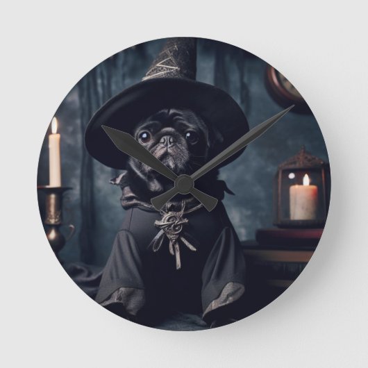 Halloween Wizard Zwart Pug Ronde Klok (Voorkant)