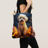 Halloween Yorkipoo met pompoenen eng Tote Bag (Dichtbij)
