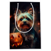 Halloween Yorkshire Terrier met pompoenen eng Medium Cadeauzakje (Voorkant)