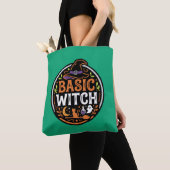 Halloween: zwarte kat en spook – Basic Heks. Tote Bag (Dichtbij)
