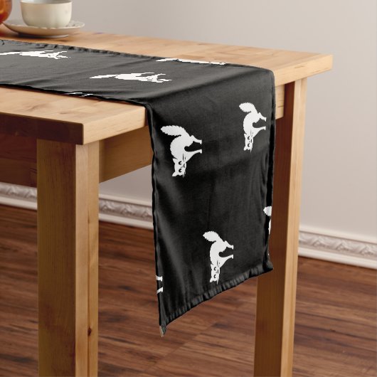 Halloween zwarte kat zwart-wit schattig patroon korte tafelloper (Voorbeeld)