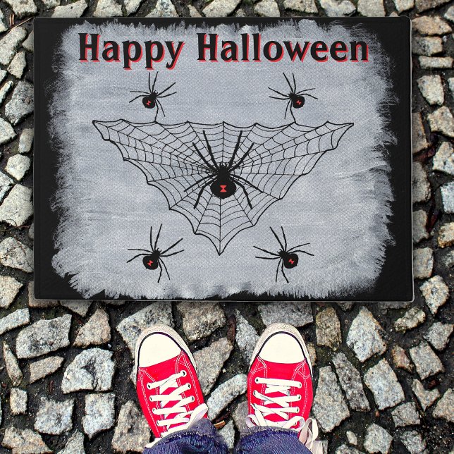 Halloween Zwarte Weduwe Spinnen in Web Rustic Whit Deurmat (Crawling black widow spiders triangular web on black and white Happy Halloween door mat.)