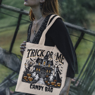 Halloweenavond: heksen en pompoenen tote bag