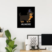 Halloweenie Grappige Worst Hond Pun Donkere BG Poster (Thuiskantoor)