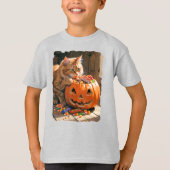 Halloweenkat helpt zichzelf naar het snoep! t-shirt (Voorkant)