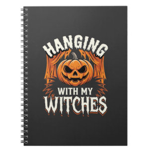 Halloweenpompoen met mijn heksen notitieboek