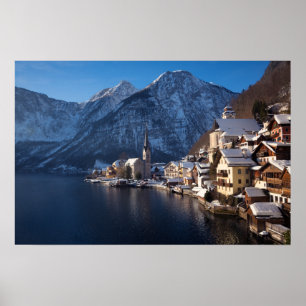 Hallstatt dorp in de sneeuw in de winter poster