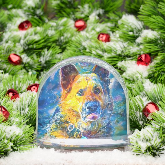 Halo:  Portrait of a German Shepherd  Sneeuwbol (Kerstmis)