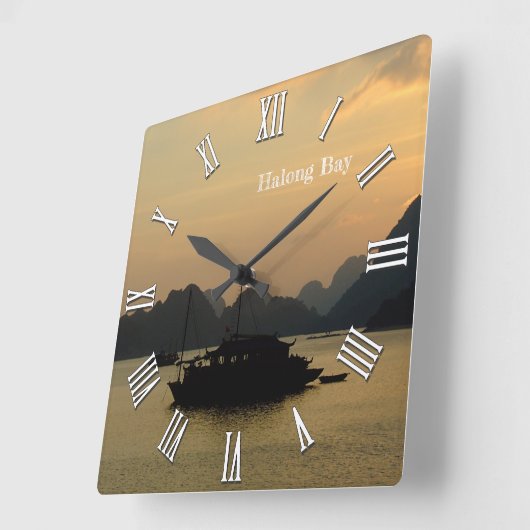 Halong Bay-boten, Golden Sunset, Seascape Vietnam Vierkante Klok (Hoek)